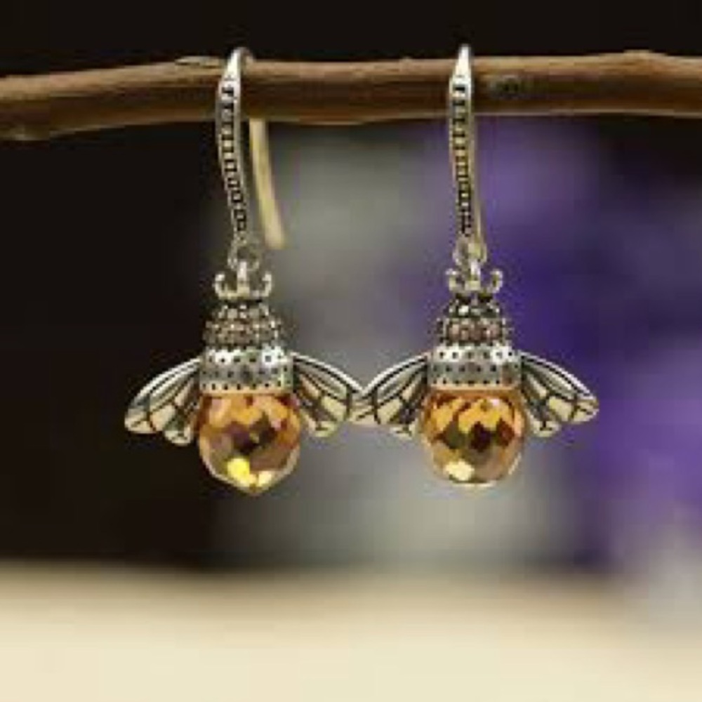 NWT Honeybee Pendant with honeycomb bail and Matching Earrings - Picture 6 of 10